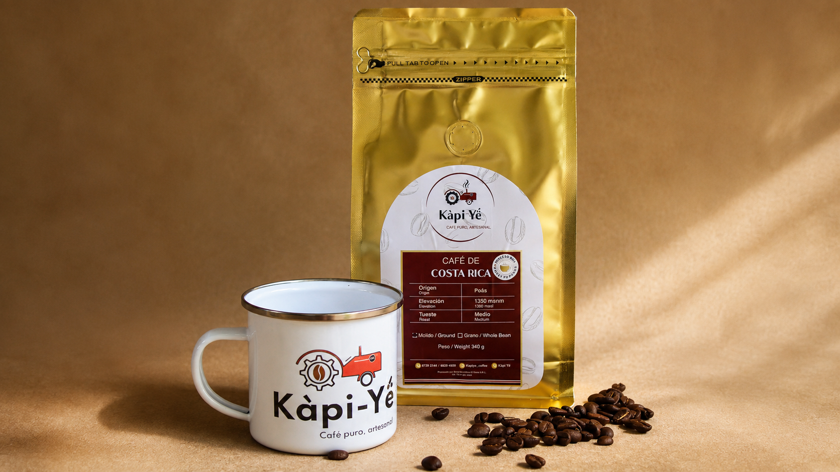Empaque dorado, taza y granos de café Kàpi Yë́